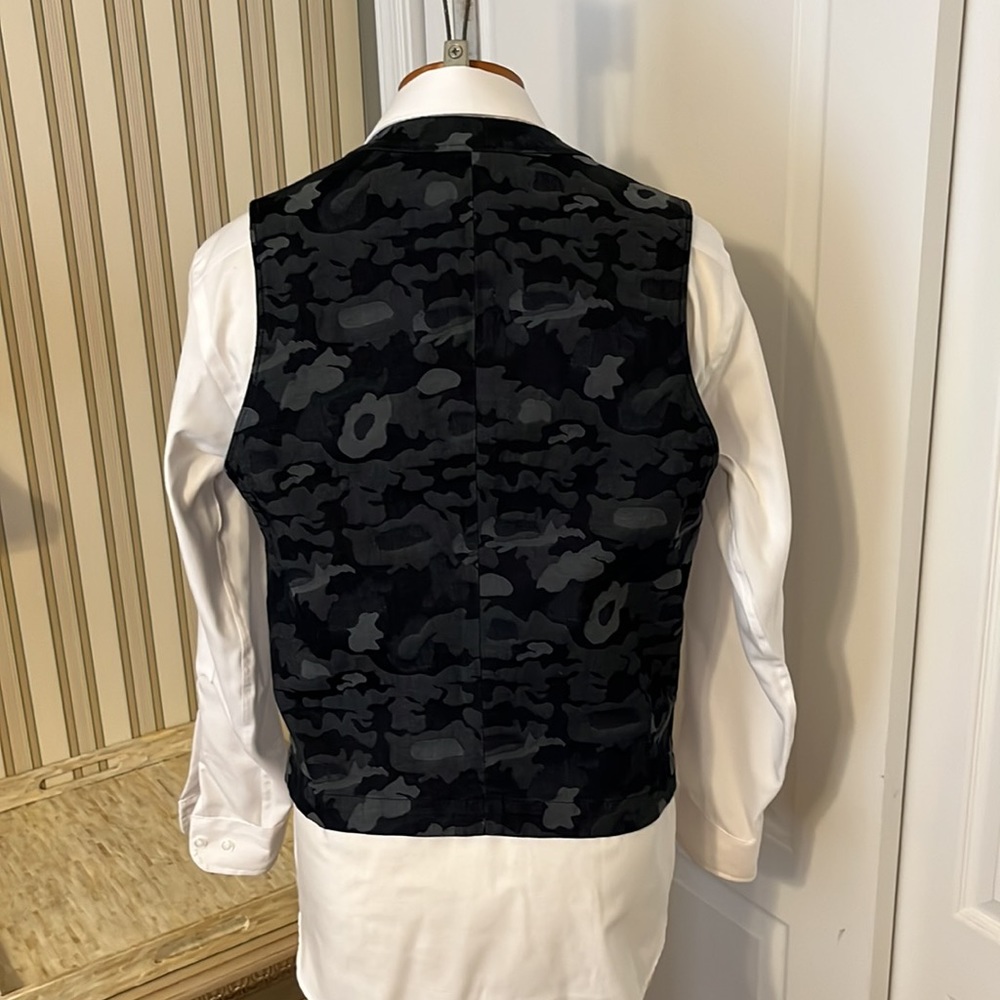 Armani Exchange Camo Style Vest Size Large View 2